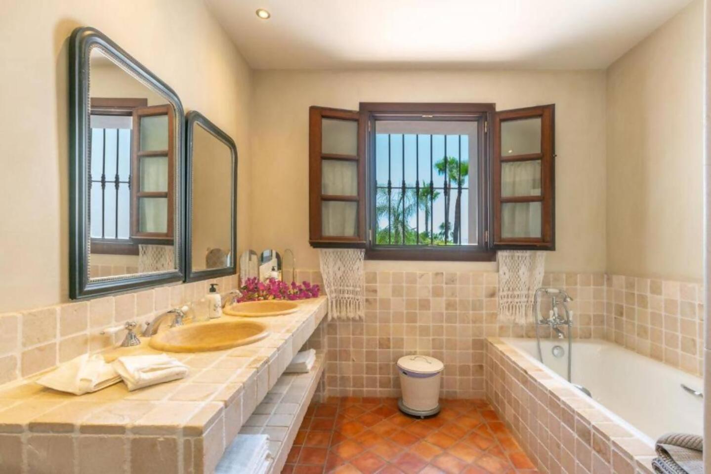 Villa Casa Sol Encantadora Villa Con Piscina Marbella Exteriör bild